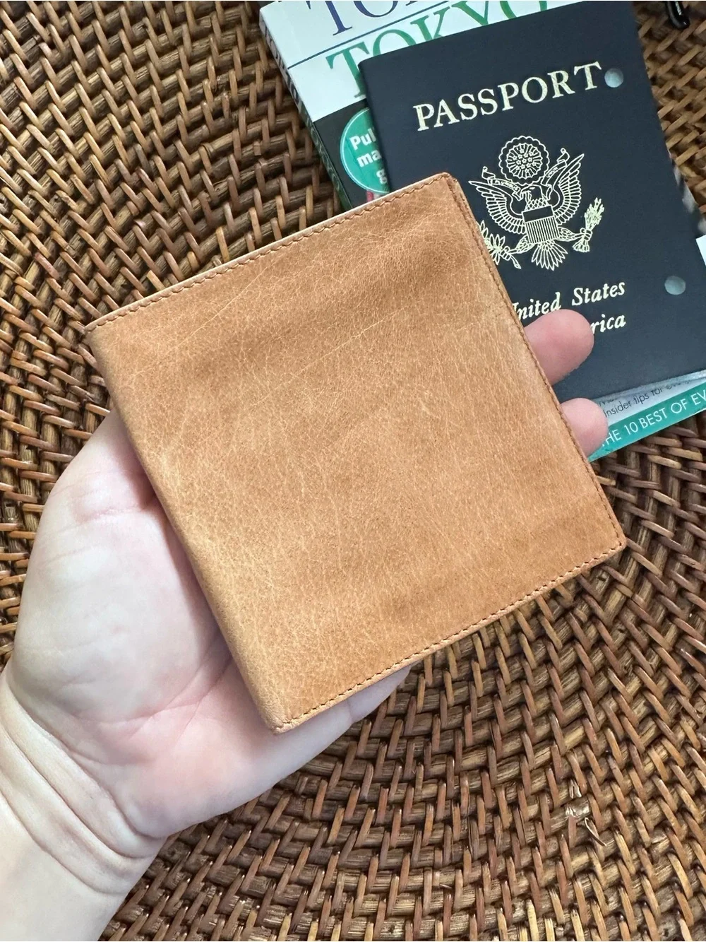 Oscar de la Renta Bond Street Leather bi-fold Wallet Brown Tan Made in Italy